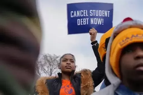 Millions of Student Loan Borrowers Face Credit Default Risk