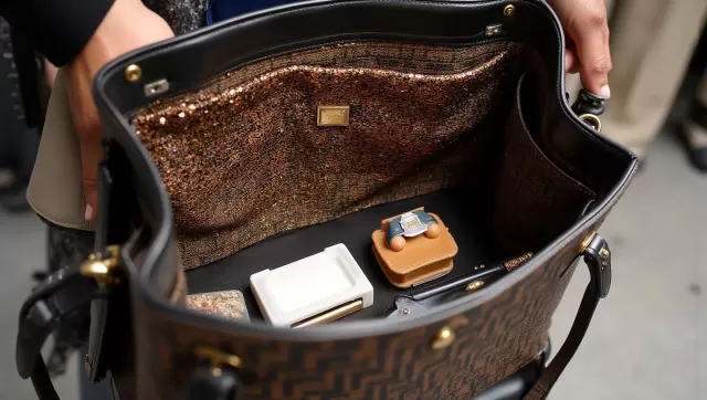 SJP & The Open-Top Handbag: Vogue's New Trend